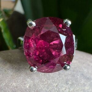 Elegant 14k - 8ct Rubelite Tourmaline Ring